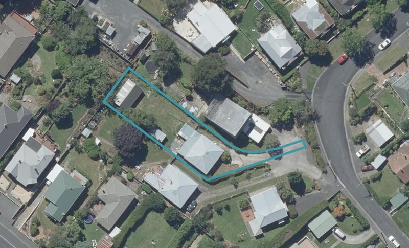 11 Jellicoe Crescent, Kaikorai, Dunedin - Carousel 1