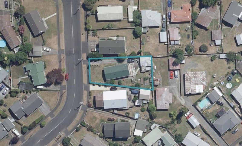 11 Cecil Street, St Andrews, Hamilton - Carousel 1