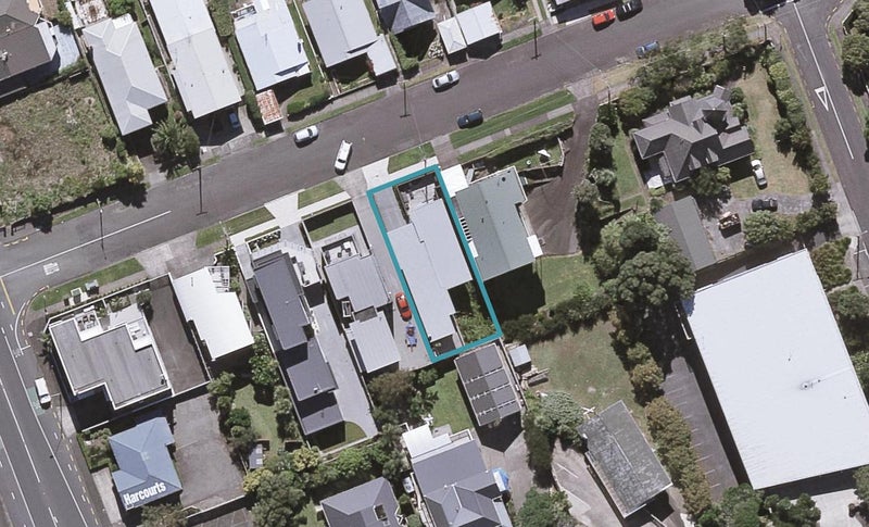 194 Gill Street, Strandon, New Plymouth - Carousel 1