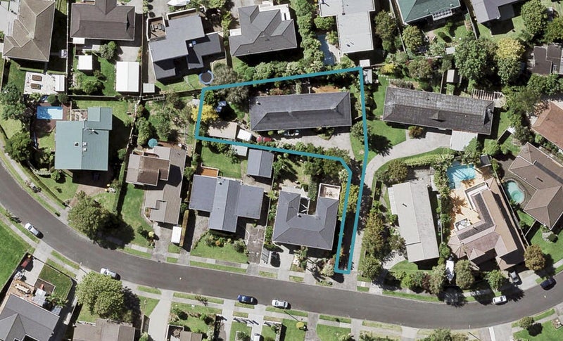 1/15 Fielding Crescent, Farm Cove, Auckland - Carousel 1