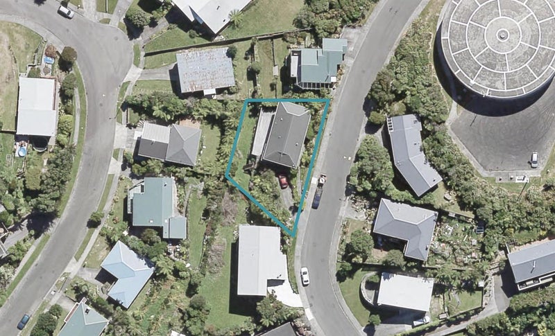 4 Honeysuckle Grove, Maungaraki, Lower Hutt - Carousel 1