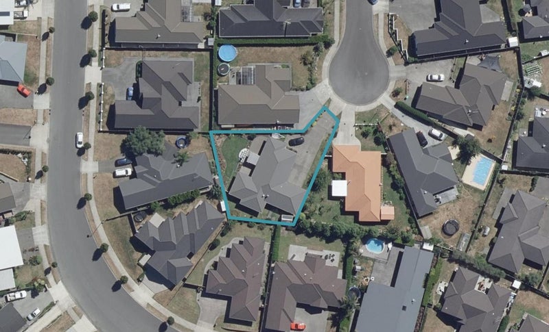 8 Jarvis Court, Huntington, Hamilton - Carousel 1