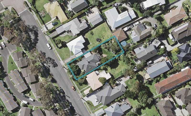 11 Preston Avenue, Belmont, Auckland - Carousel 1