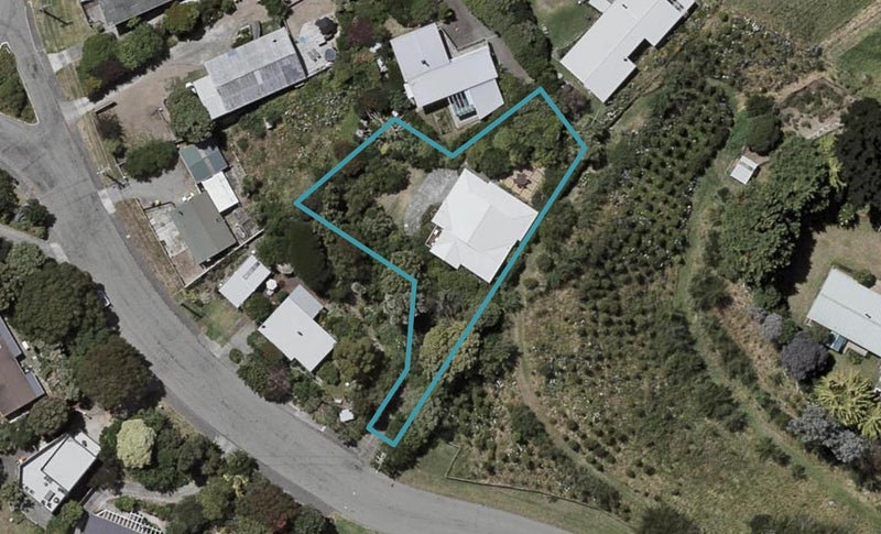 7 Flaxmere Street, Waikanae Beach, Waikanae - Carousel 1