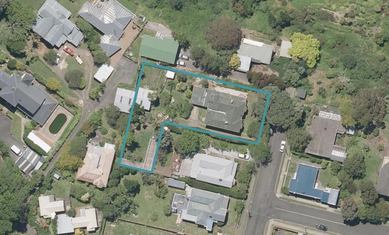 2 Fife Street, Durie Hill, Whanganui - Carousel 1