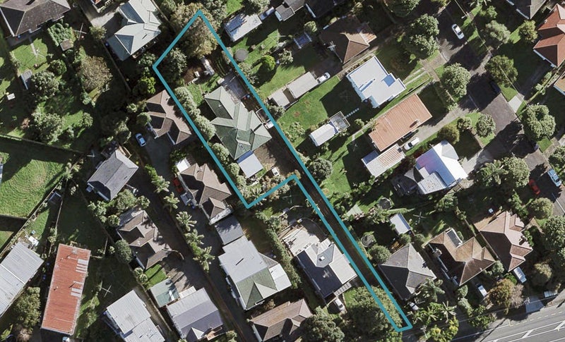 77 Owairaka Avenue, Mount Albert, Auckland - Carousel 1