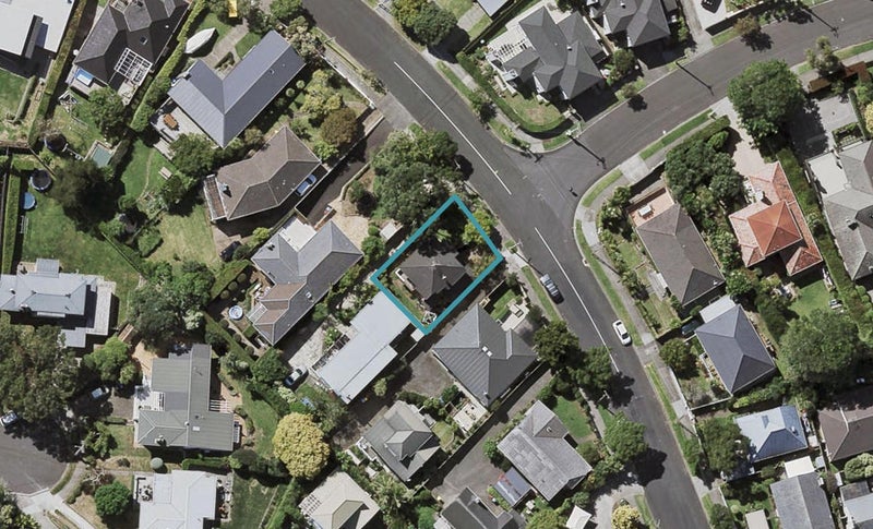 8 Blackett Crescent, Meadowbank, Auckland - Carousel 1