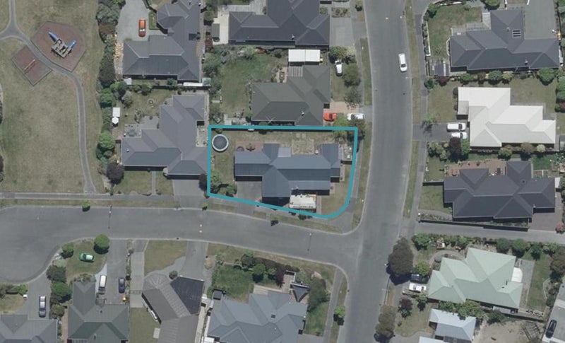 2 Copperfield Close, Parklands, Christchurch - Carousel 1