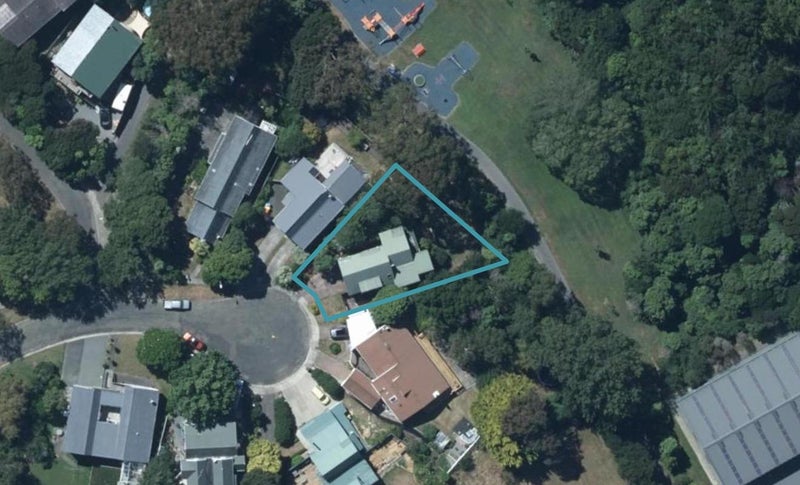 24 Solander Place, Whitby, Porirua - Carousel 1