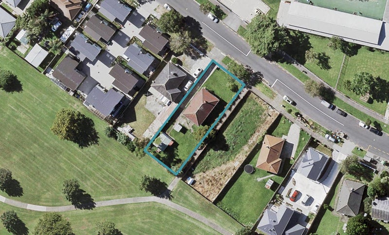 35 Eastview Road, Glen Innes, Auckland - Carousel 1