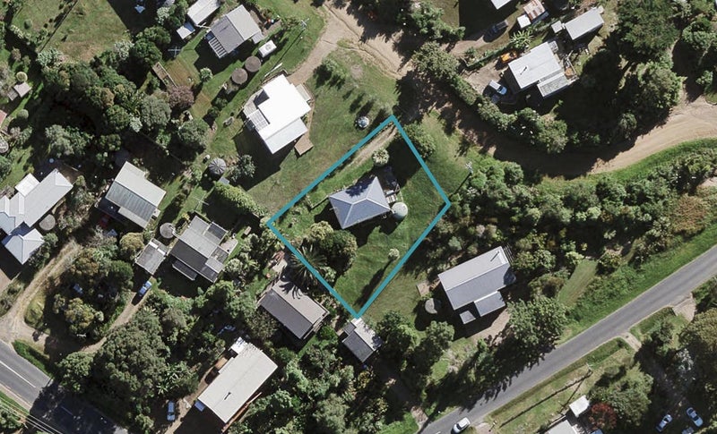 24 Nelson Avenue, Surfdale, Waiheke Island - Carousel 1