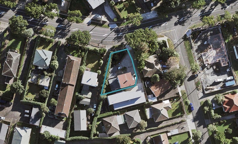82 Owairaka Avenue, Mount Albert, Auckland - Carousel 1