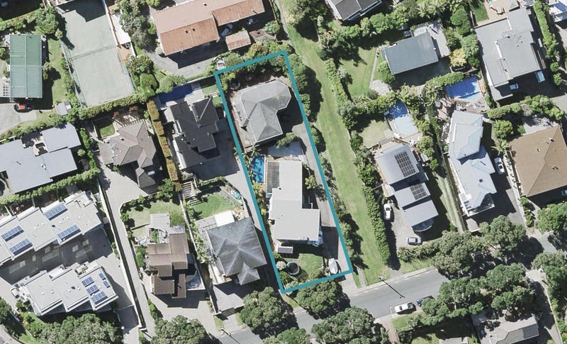 2/6 Montrose Terrace, Mairangi Bay, Auckland - Carousel 1