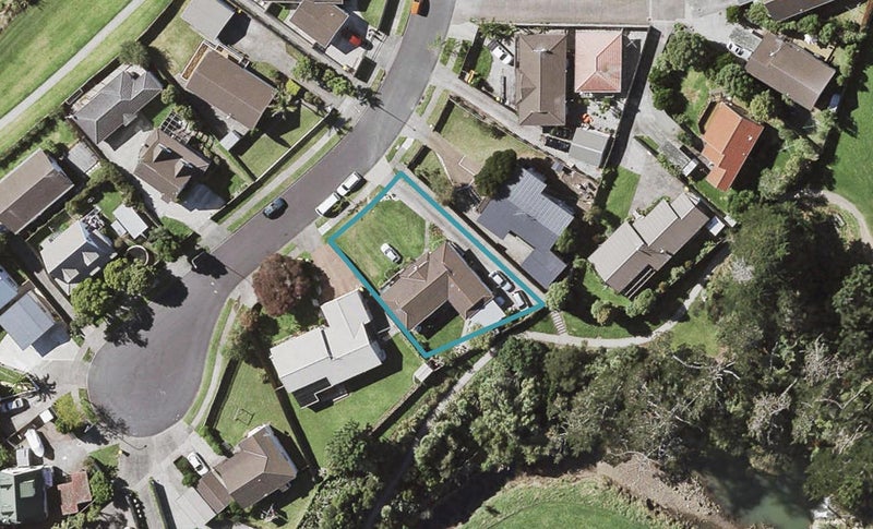 36 De Quincey Terrace, Highland Park, Auckland - Carousel 1