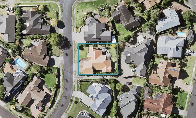 4 Gillard Place, Eastern Beach, Auckland - Carousel 1