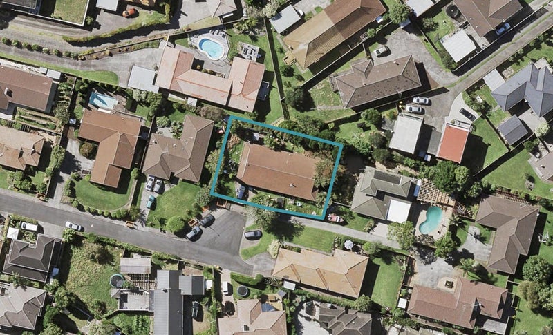 8 Padfield Place, Sunnyhills, Auckland - Carousel 1