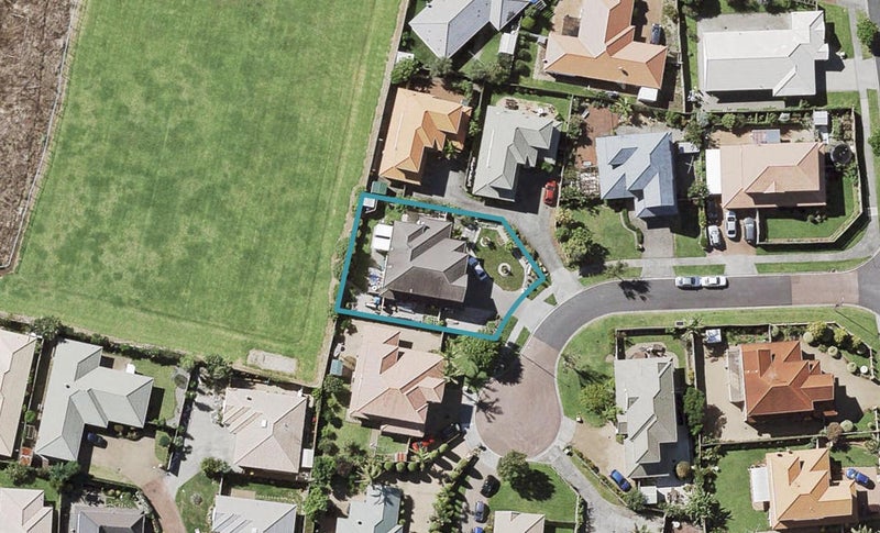 7 Belsomet Place, Golflands, Auckland - Carousel 1