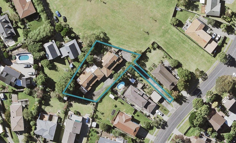 2/14 Weetman Drive, Browns Bay, Auckland - Carousel 1