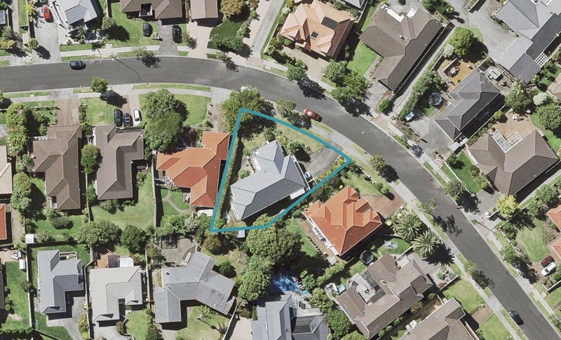 9 Simmental Crescent, Somerville, Manukau - Carousel 1