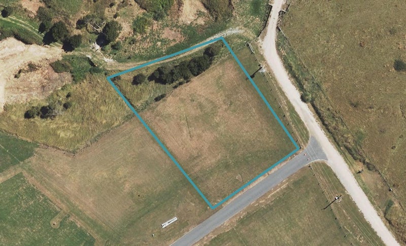 90 Scarlys Way, Okitu, Gisborne - Carousel 1