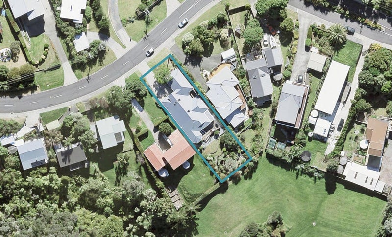 81 SHAKESPEAR RD, Army Bay, Whangaparaoa - Carousel 1