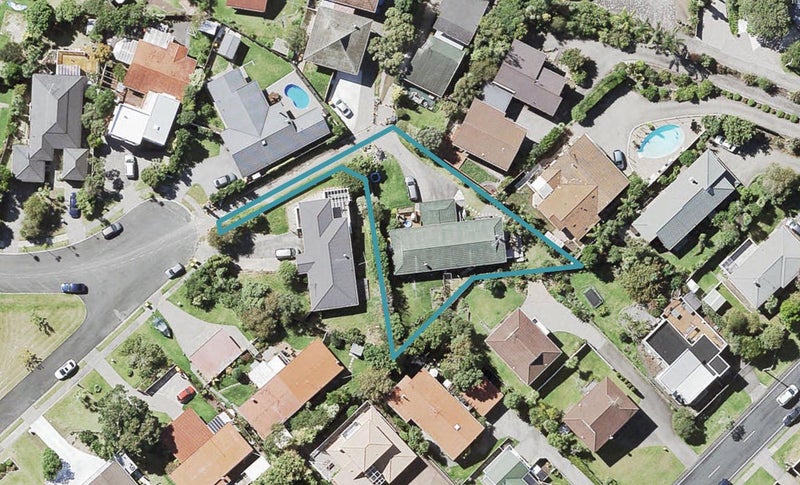 2/15 Hollyhock Place, Browns Bay, Auckland - Carousel 1