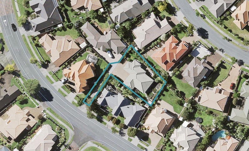 12 Jane Eyre Drive, Somerville, Auckland - Carousel 1