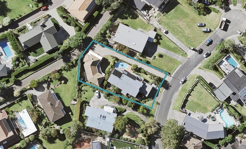 1/10 Burford Place, Mellons Bay, Auckland - Carousel 1
