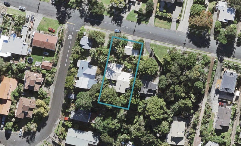 112 Island Bay Road, Beach Haven, Auckland - Carousel 1