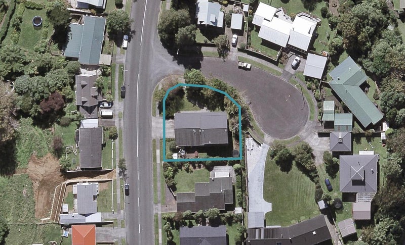 2 Highlands Place, Highlands Park, New Plymouth - Carousel 1