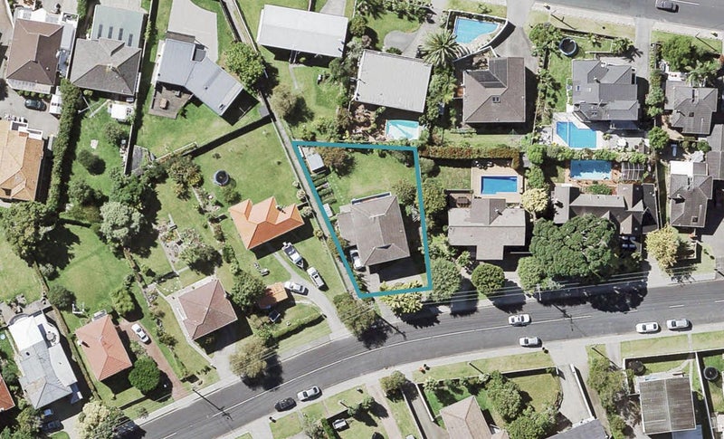 31 Knights Road, Rothesay Bay, Auckland - Carousel 1
