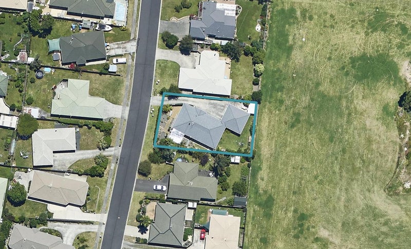 2/52 Cresta Avenue, Beach Haven, Auckland - Carousel 1