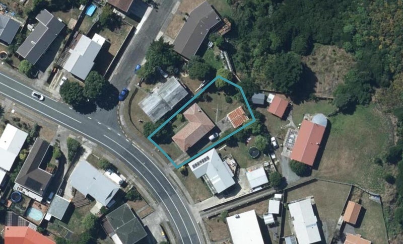 90 Gloaming Hill, Titahi Bay, Porirua - Carousel 1