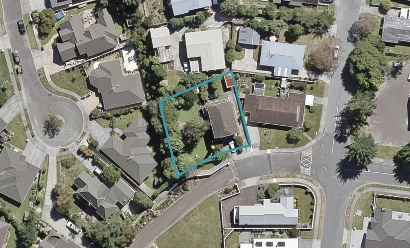 8 Bernadette Street, Brown Owl, Upper Hutt - Carousel 1