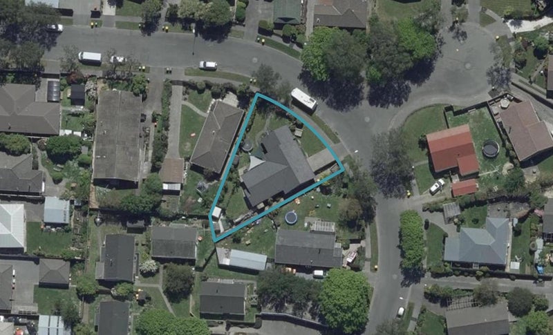 10 Clivedon Place, Redwood, Christchurch - Carousel 1