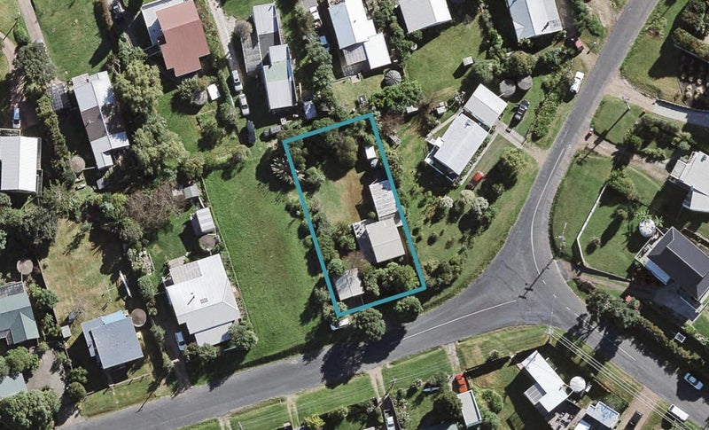 11 Alison Road, Surfdale, Waiheke Island - Carousel 1