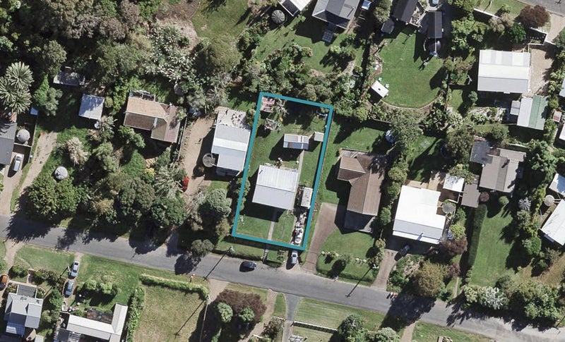 22 Manuka Road, Oneroa, Waiheke Island - Carousel 1