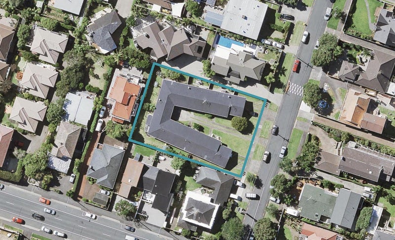 2/2 Saltburn Road, Milford, Auckland - Carousel 1