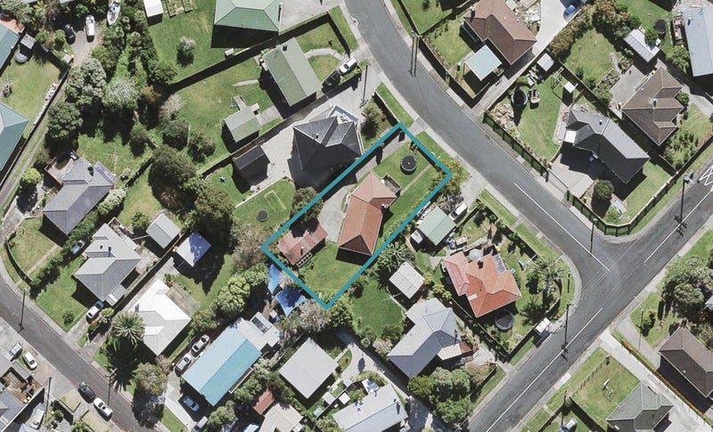 4 Glen Marine Parade, Glendene, Auckland - Carousel 1