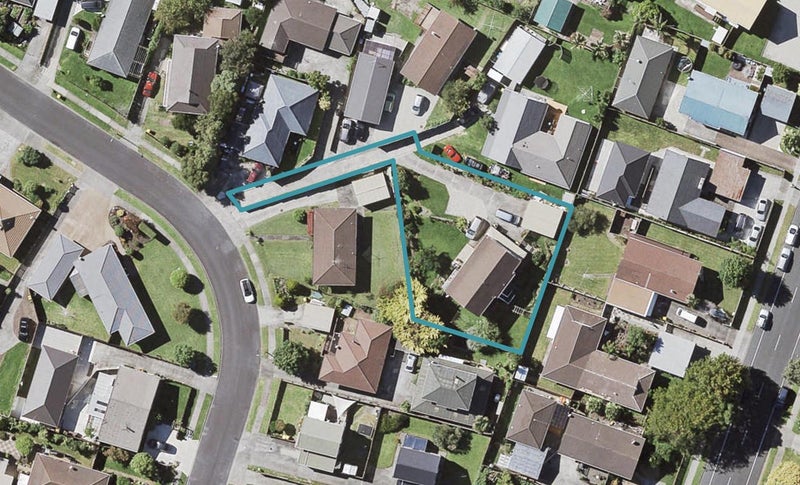16 Tomintoul Place, Highland Park, Auckland - Carousel 1