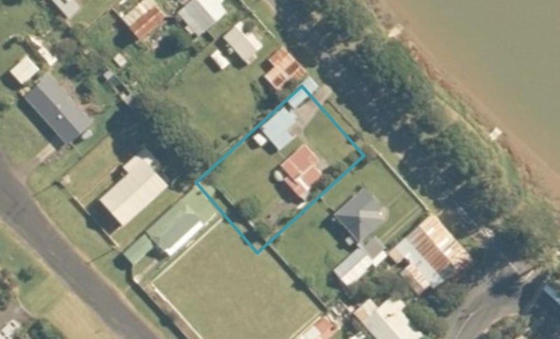 9 Iredale Quay, Awakino, Mōkau - Carousel 1