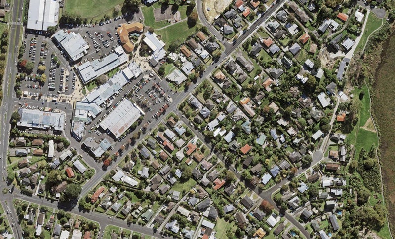 2C Deuxberry Avenue, Northcote, Auckland - Carousel 1