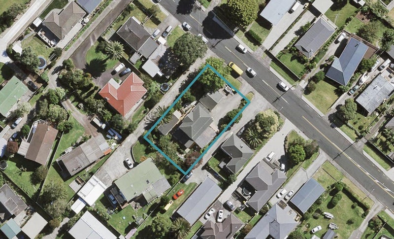 95 Awaroa Road, Sunnyvale, Auckland - Carousel 1