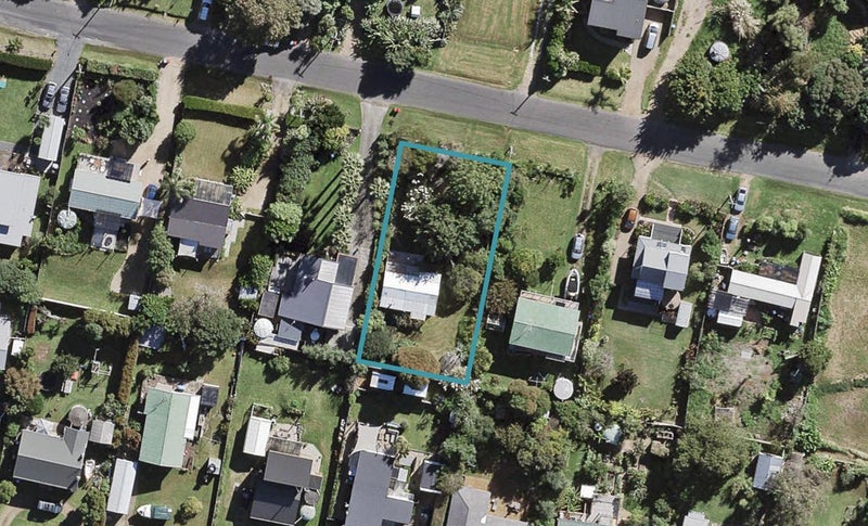 9 Manuka Road, Waiheke Island , Waiheke Island - Carousel 1