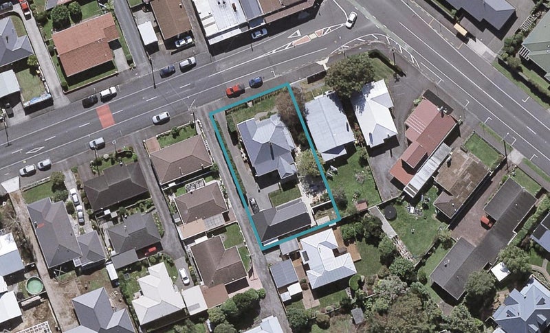 9 Huatoki Street, Vogeltown, New Plymouth - Carousel 1