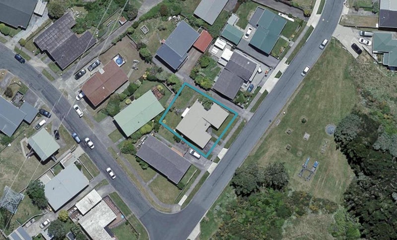 20 Edgecombe Street, Newlands, Wellington - Carousel 1