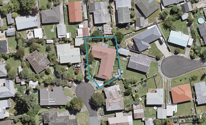 8 Toledo Grove, Totara Park, Upper Hutt - Carousel 1