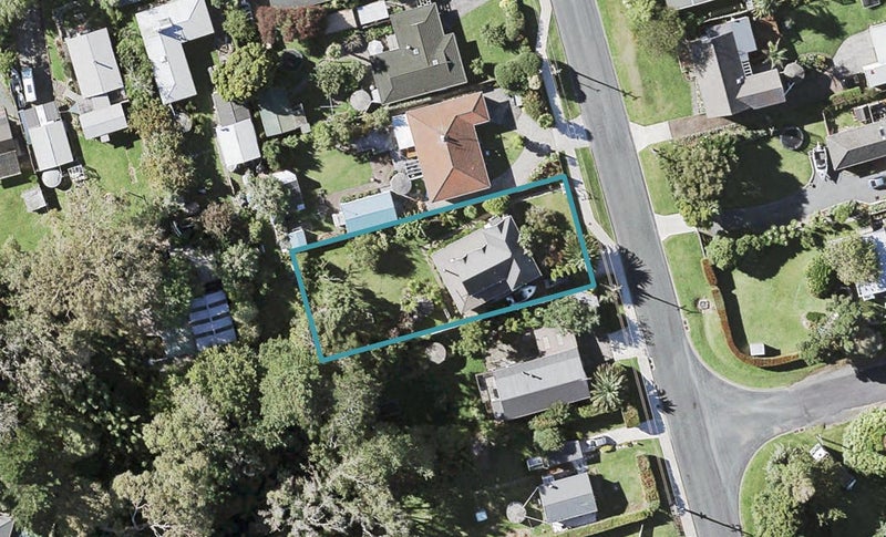 10 Sunkist Bay Road, Beachlands, Auckland - Carousel 1