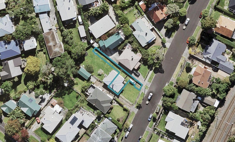 4B Thomas Avenue, Mount Albert, Auckland - Carousel 1