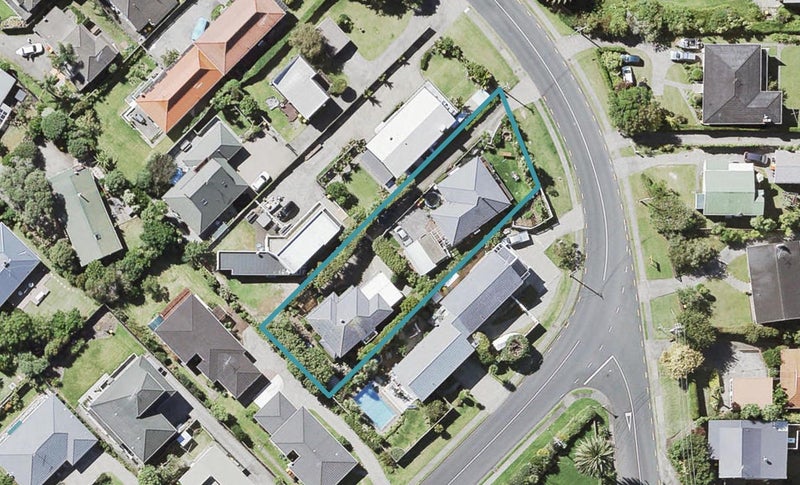 2/7 Nigel Road, Browns Bay, Auckland - Carousel 1